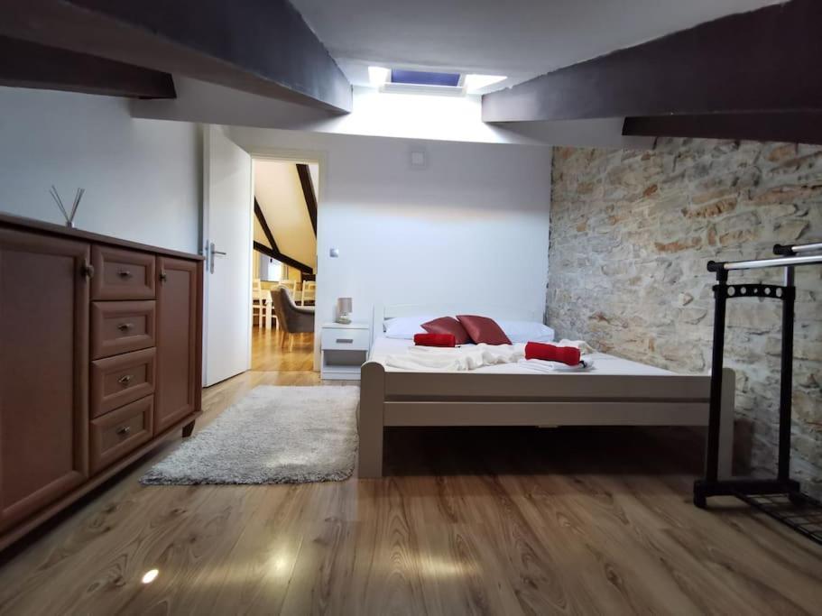 Loft Apartment Пула Екстер'єр фото